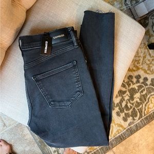 Express jeans- skinny mid rise 2S raw hem. New with tags